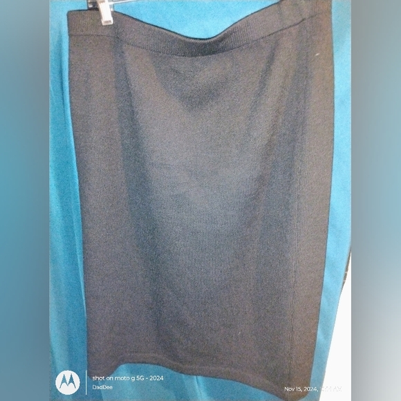 St John skirt - Picture 1 of 3